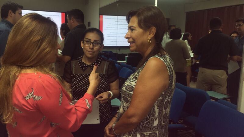 Participantes realizando una actividad práctica de curso